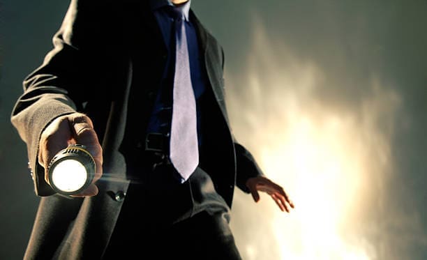 Looking with light Good Private Investigator